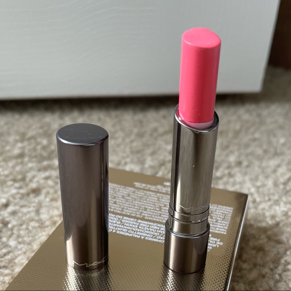 MAC HUGGABLE LIPSTICK IN SEOUL-FUL